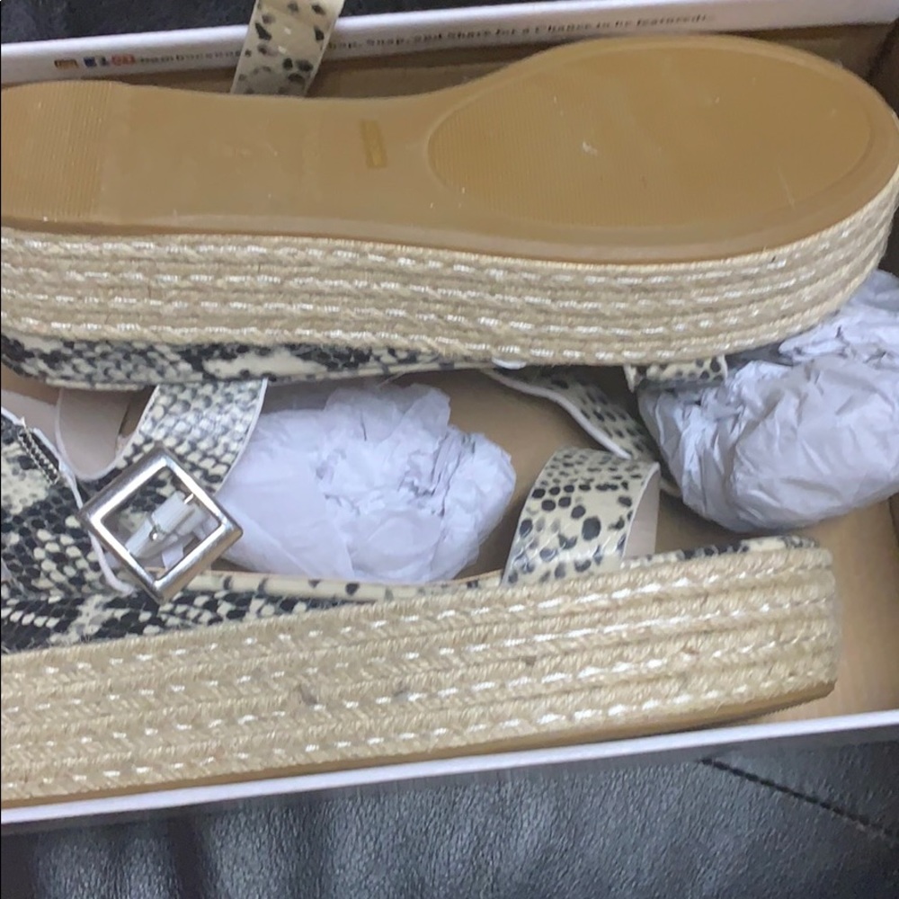 Never worn - Picture 3 of 3